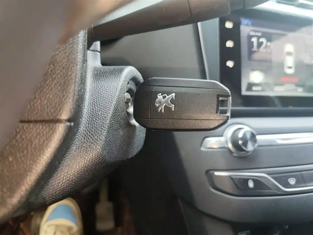 Peugeot 408 2016 1.6T Automatic Luxury Edition фото 9