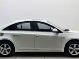 Photo 8 - Chevrolet Cruze