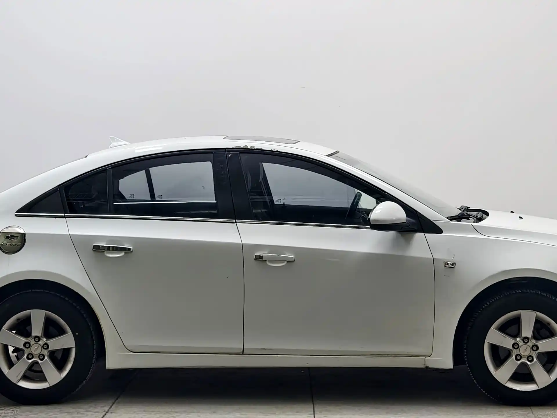 Photo 8 - Chevrolet Cruze