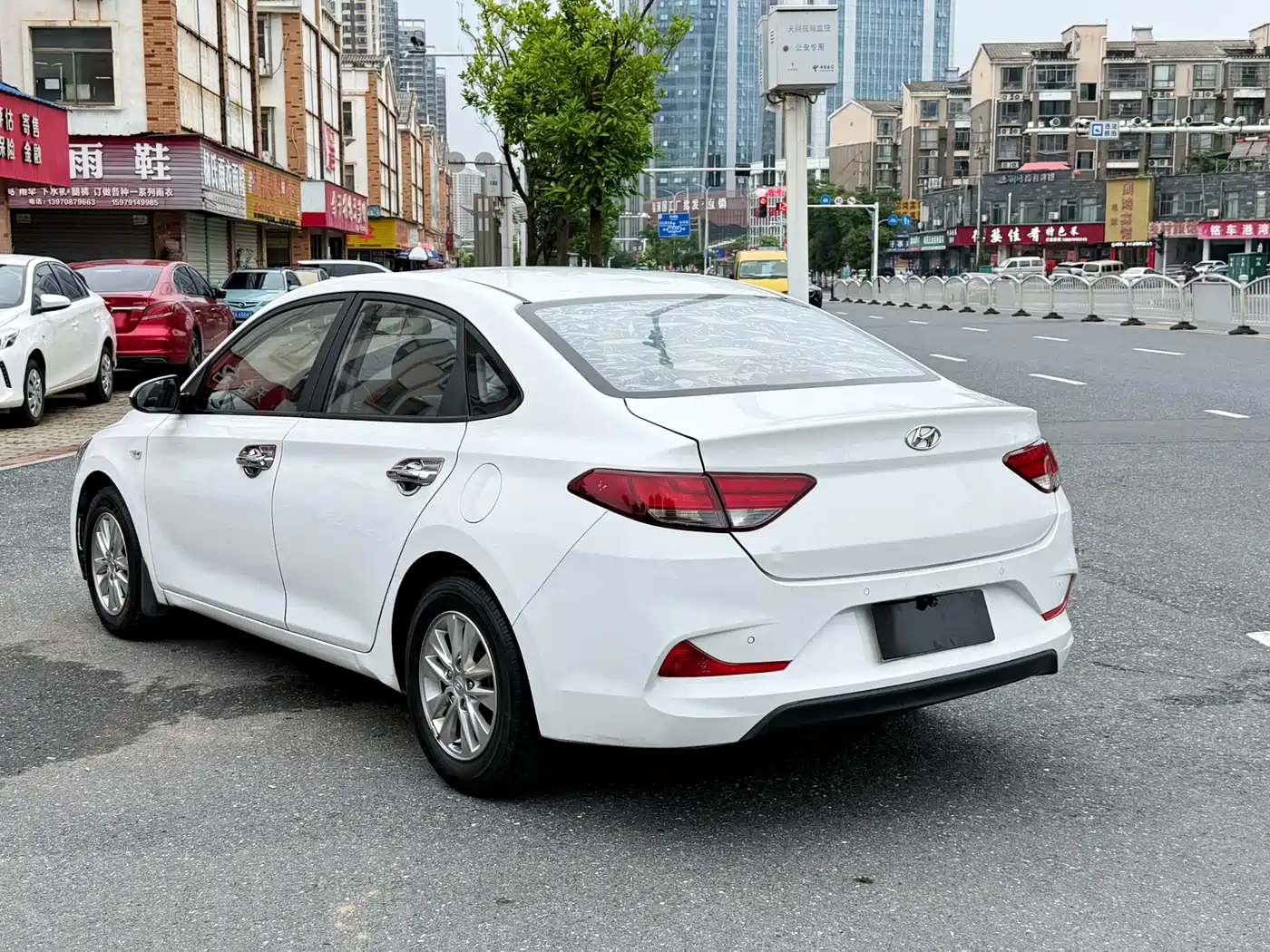 Hyundai Elantra 2020 1.6L Auto GL Pleasing Edition фото 7