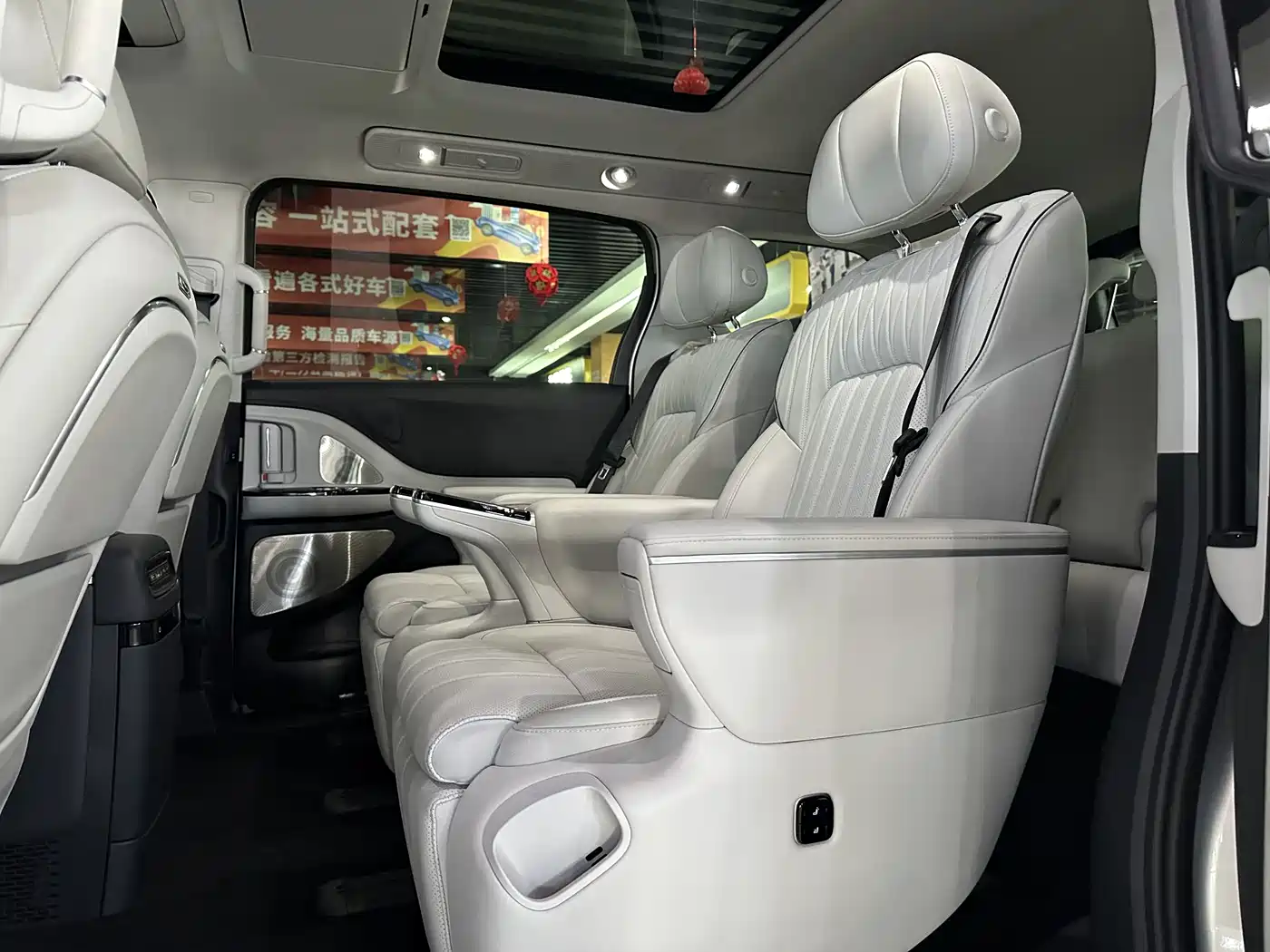 Voyah Auto Voyah Dreamer 2025 PHEV AWD Flagship Qian Kun Edition фото 7