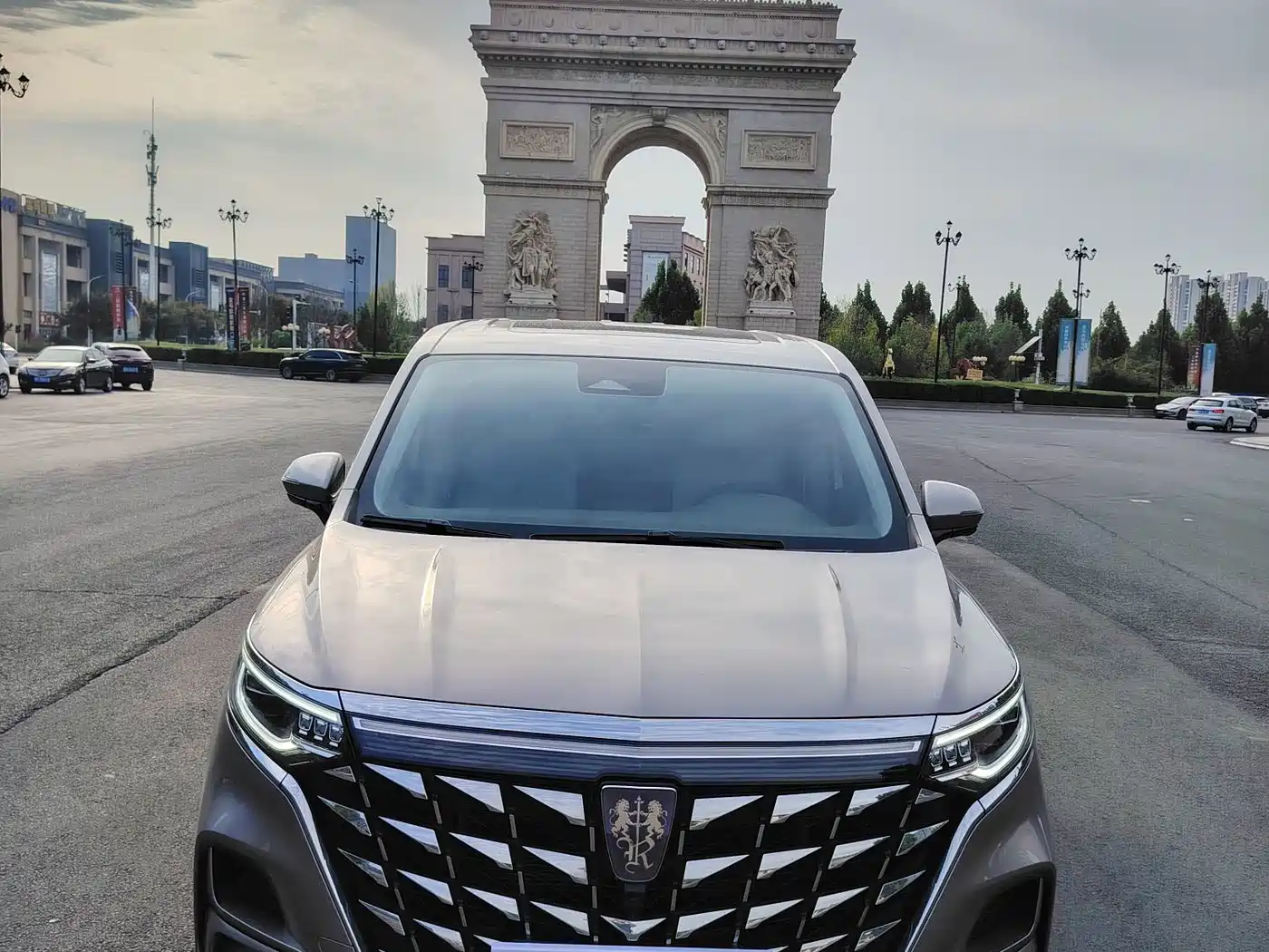 Roewe iMAX8 EV 2024 2025 1.5T DMH Land Luxury Edition