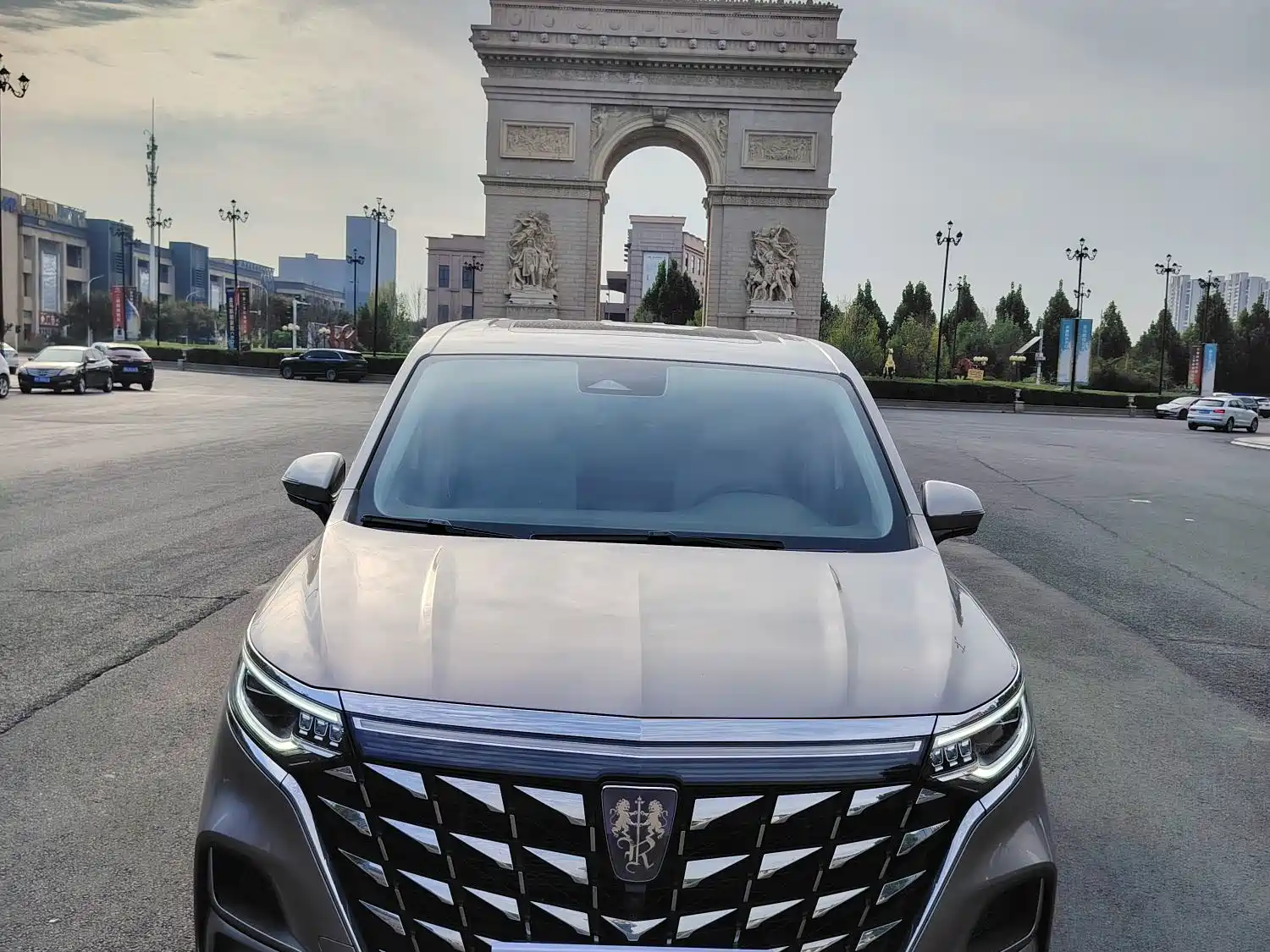 Фото 2 - Roewe iMAX8 EV