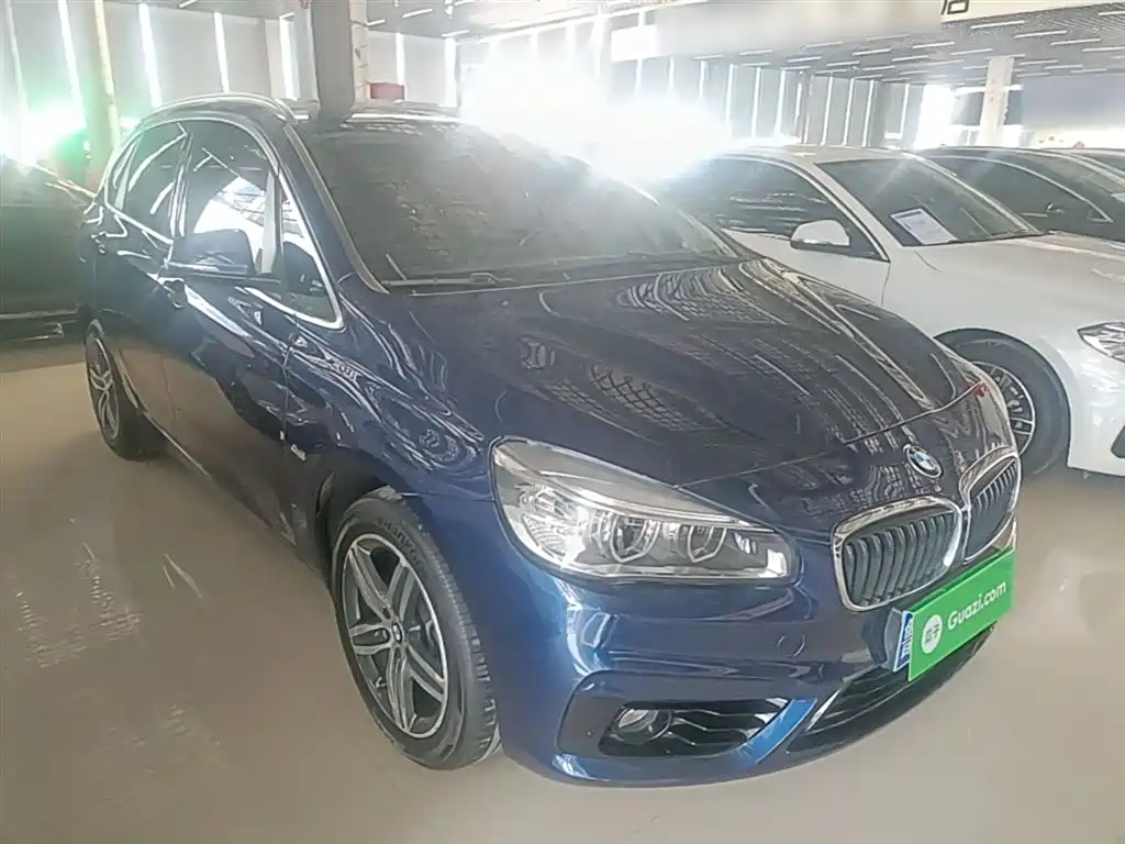 BMW 2 Series Touring 2016 218i Sport Design Package фото 4