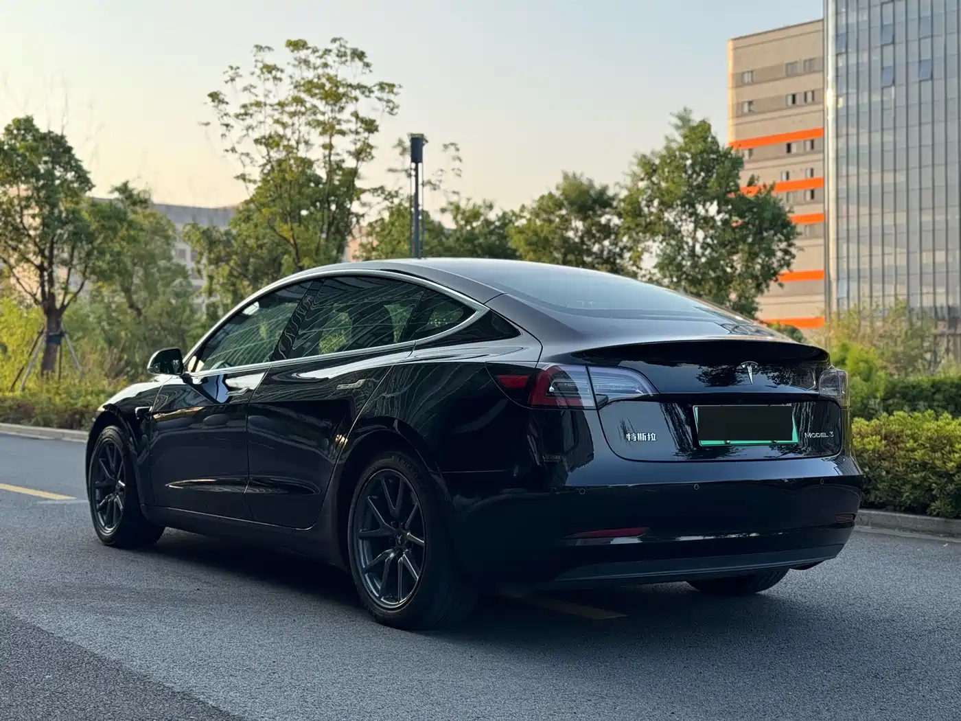TESLA MODEL 3