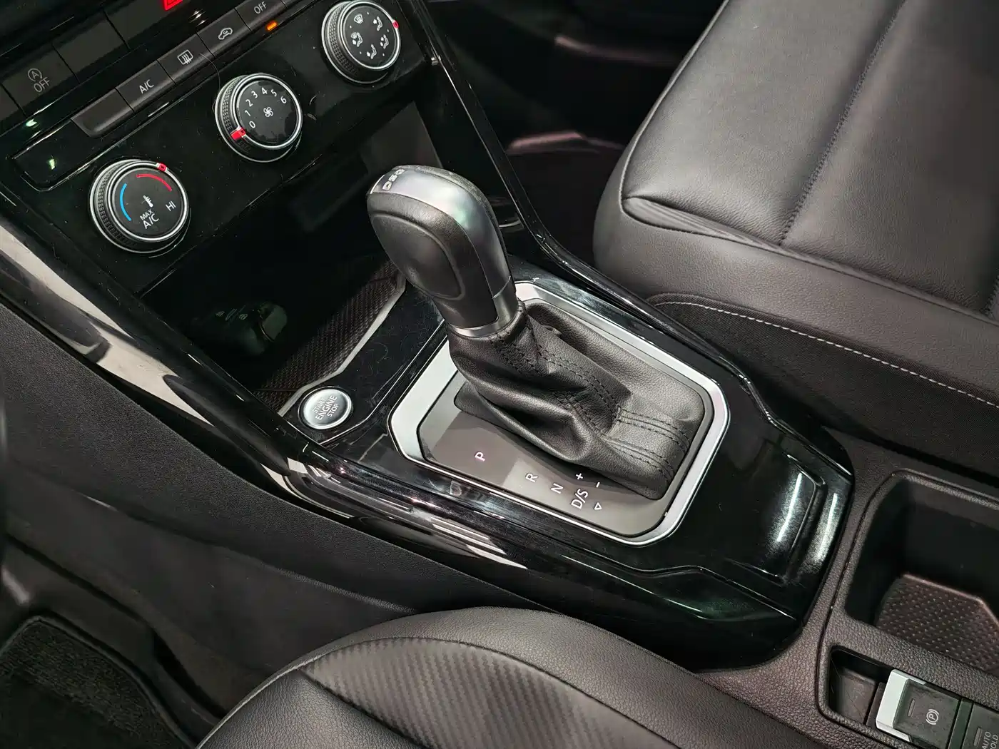 Volkswagen T-ROC 2020 280TSI DSG 2WD Comfort фото 9