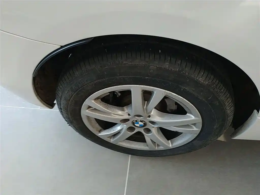 BMW 2 Series Touring 2016 218i Leading фото 20