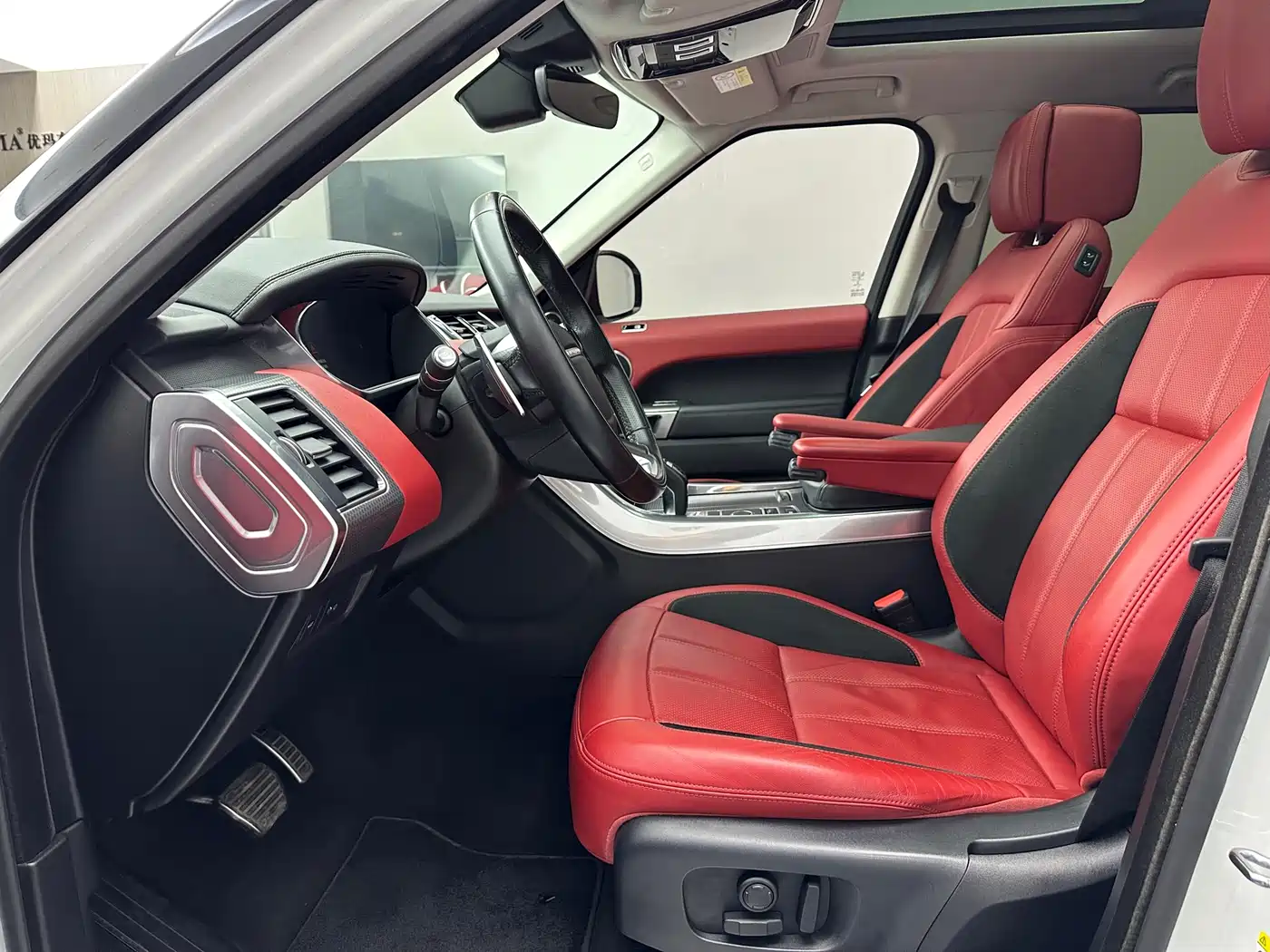 Land Rover Range Rover Sport 2021 3.0 L6 Gloss Black Edition фото 10