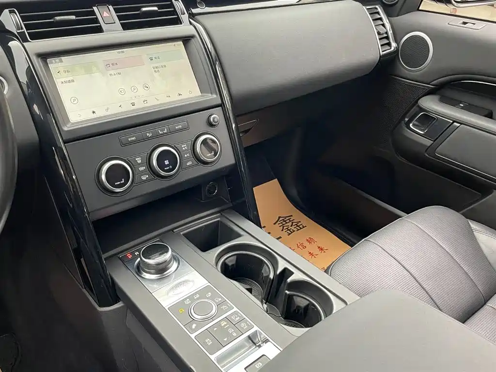 Land Rover Discovery 2018 3.0 SC V6 SE фото 18