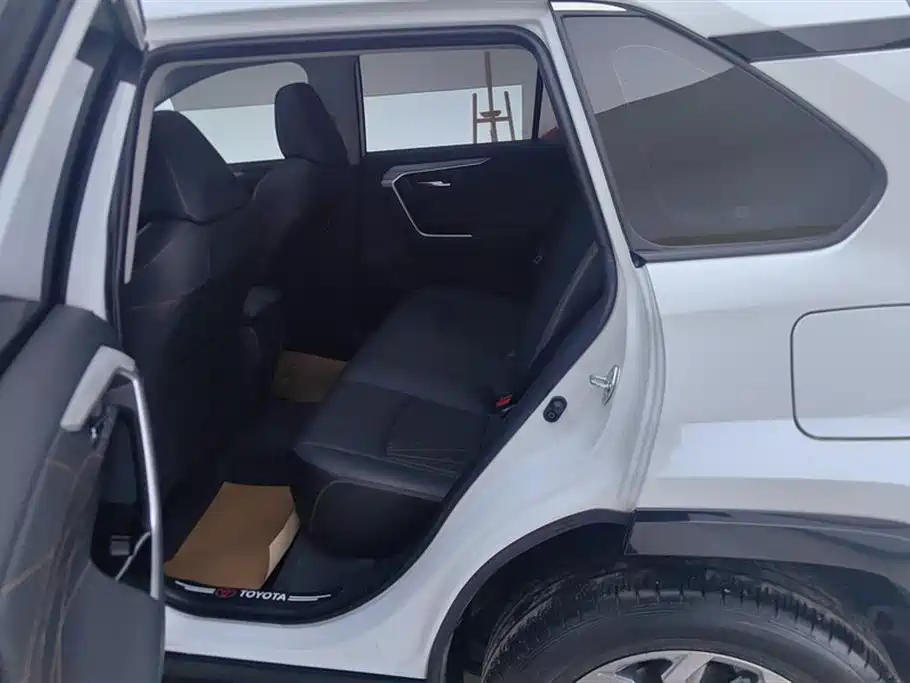 Toyota RAV4 Rongfang 2024 2.0L CVT FWD Style Plus Edition фото 11