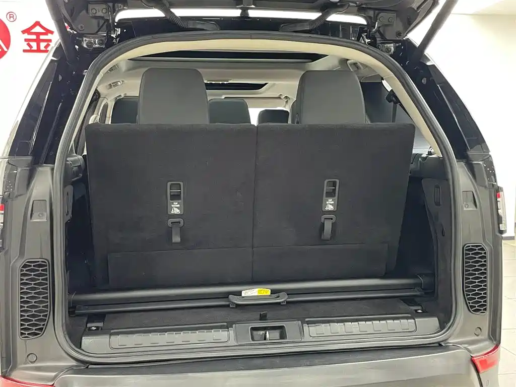 Land Rover Discovery 2018 3.0 SC V6 SE фото 30
