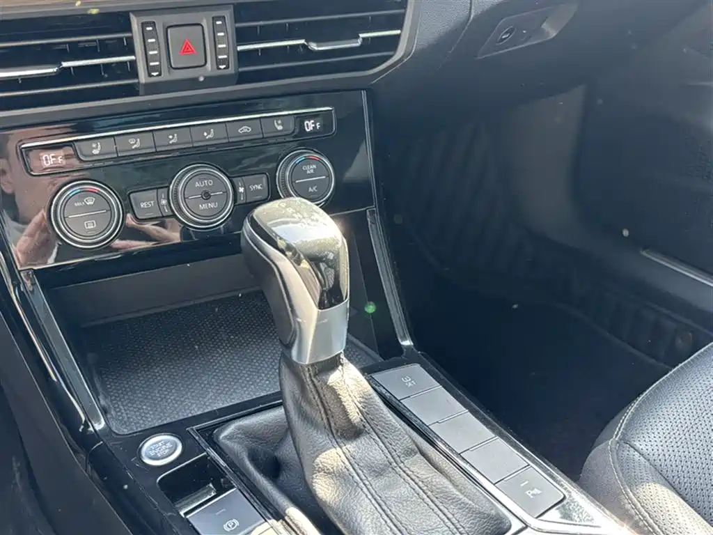 Volkswagen Passat 2019 330TSI Luxury Edition China VI фото 6