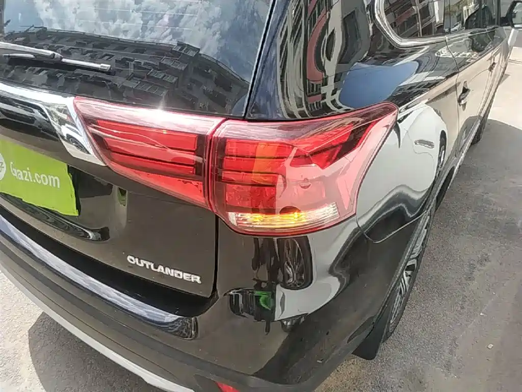 Mitsubishi Outlander 2018 2.0L 2WD Glory Edition 5-seater фото 8