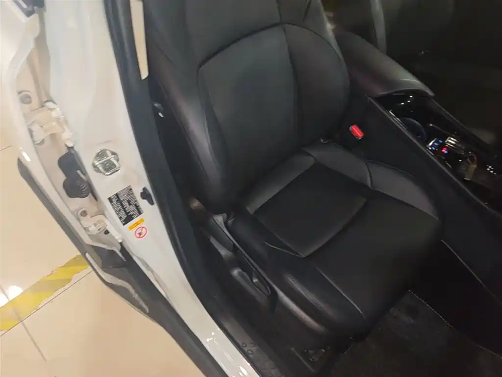 Toyota C-HR 2018 2.0L Leading Edition China V фото 25