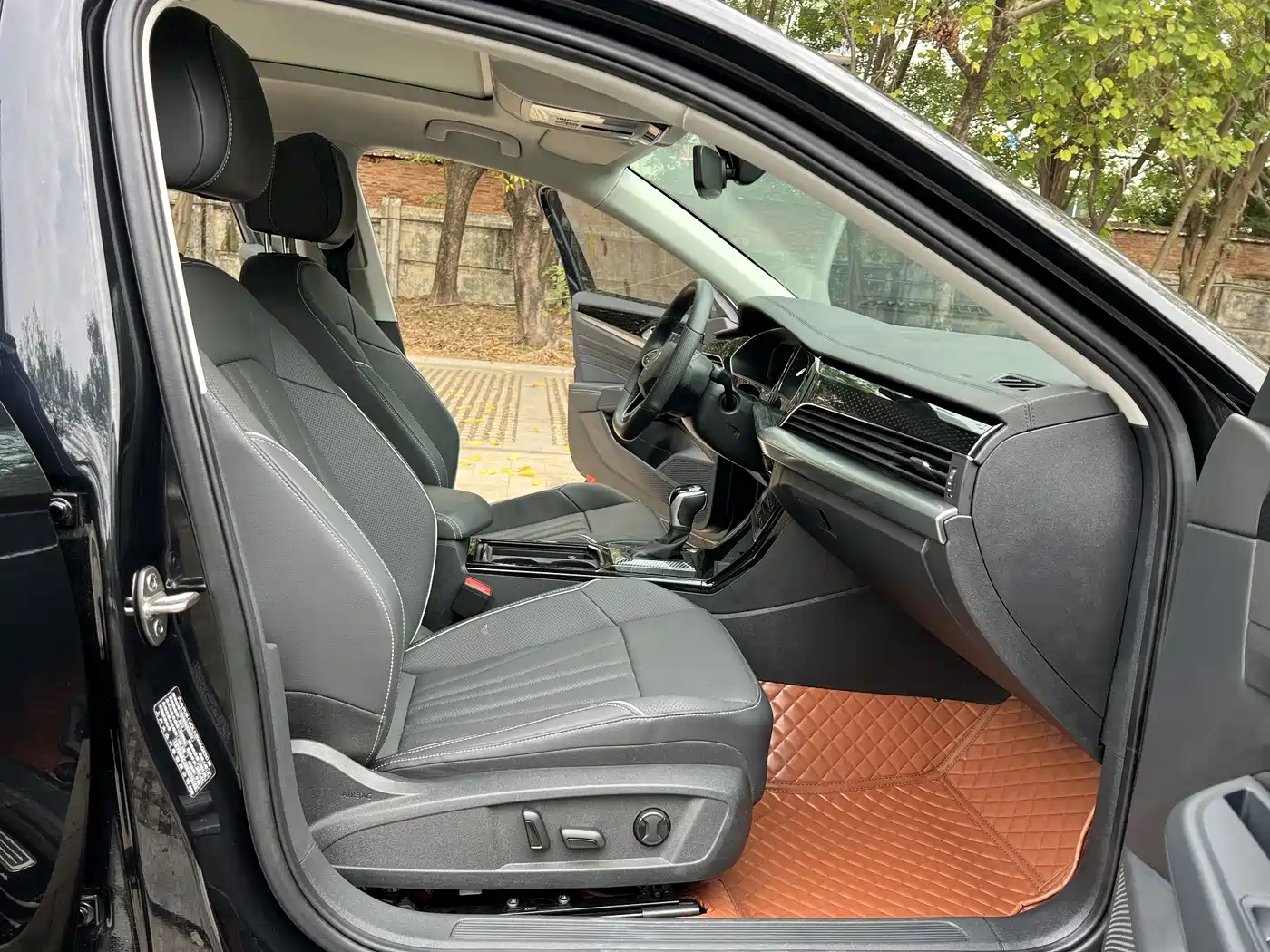 Volkswagen Passat 2024 380TSI Elite Edition фото 7