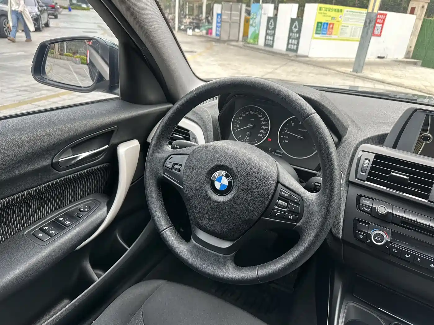 BMW 1 Series (Import) 2013 Facelift 118i Leading Model фото 14