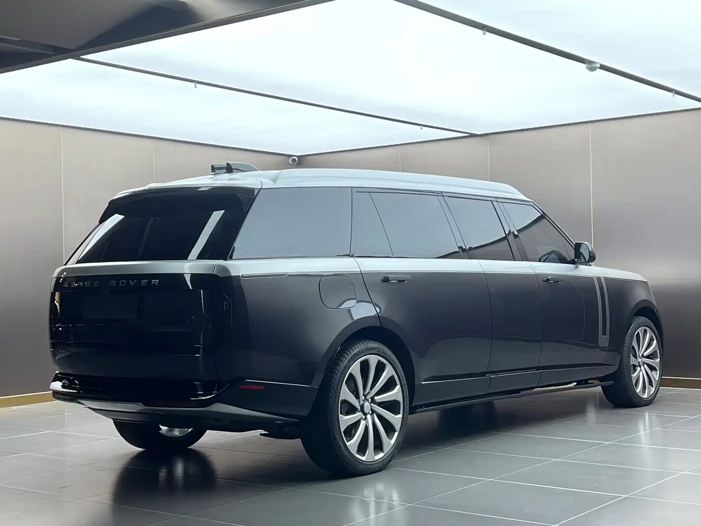 Land Rover Range Rover 2024 3.0 L6 400PS SV Prestige Genesis Extended 4-Seater фото 18