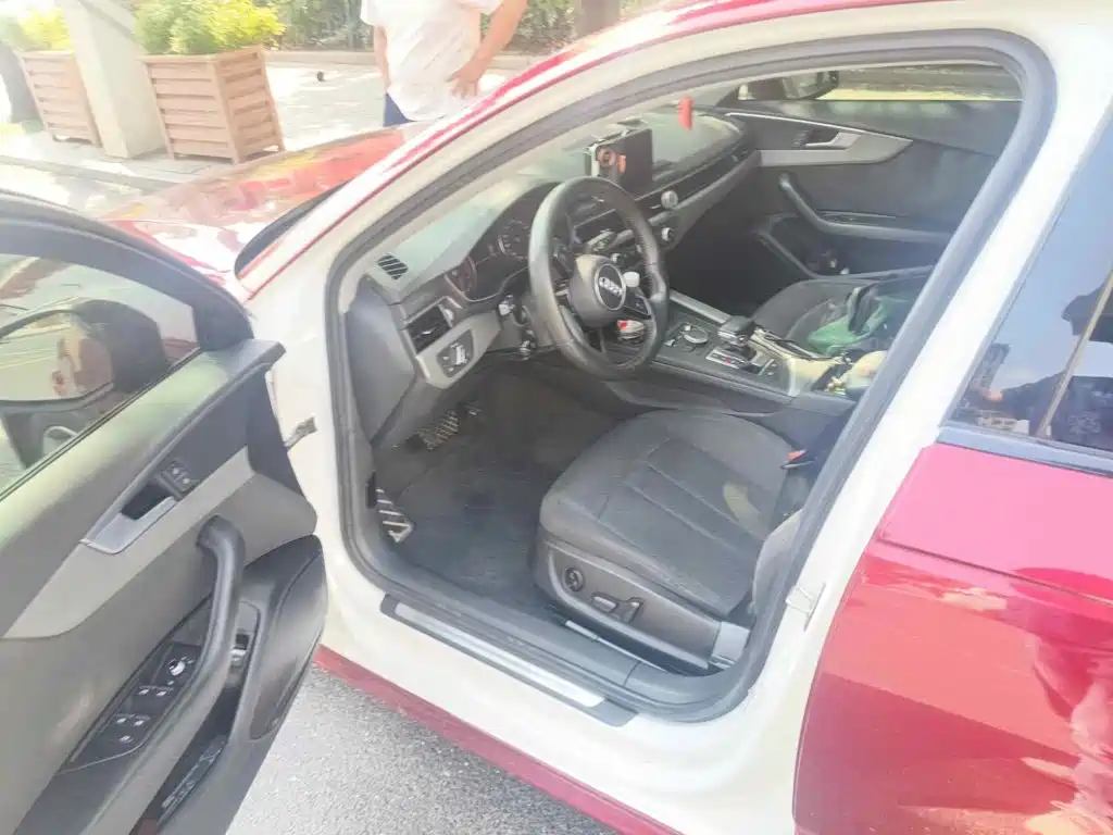 Фото 8 - Audi A4L