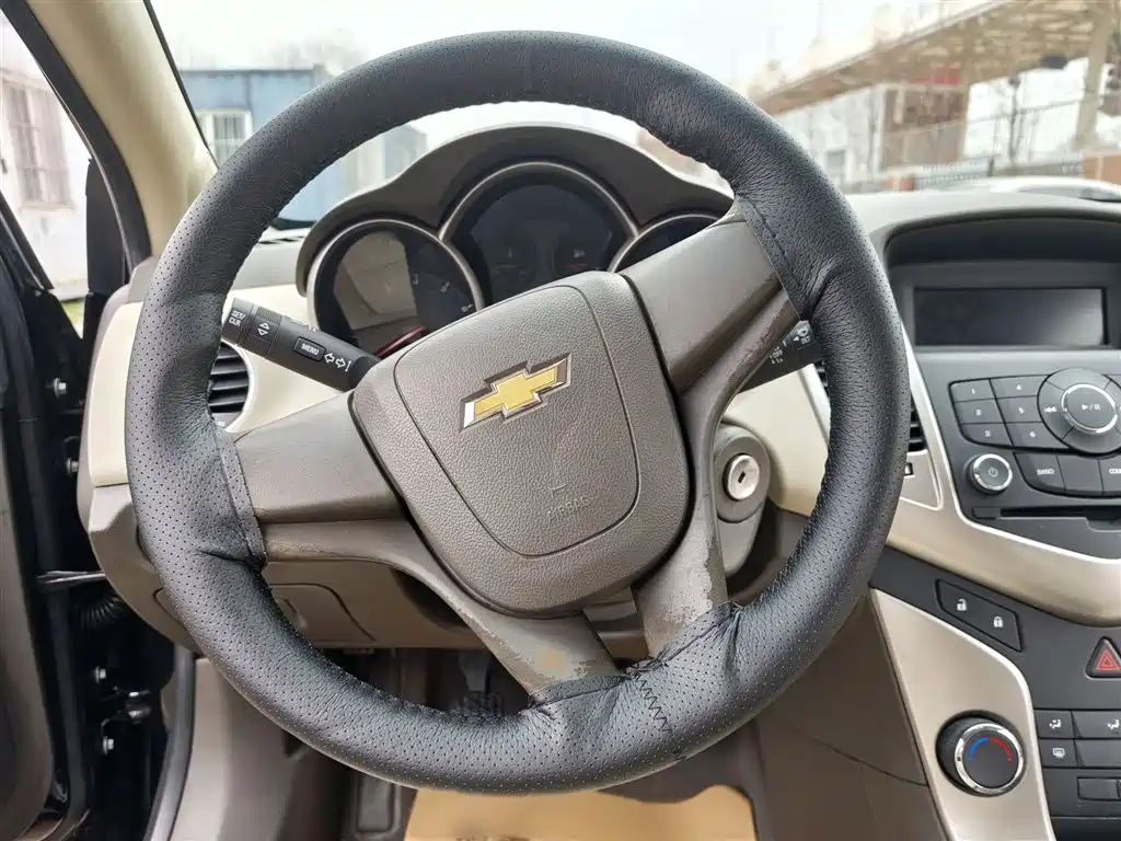 Chevrolet Cruze 2015 1.5L Classic SL MT фото 3