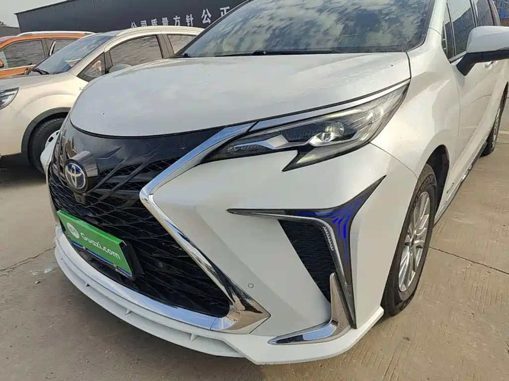 Photo 24 - Toyota Sienna