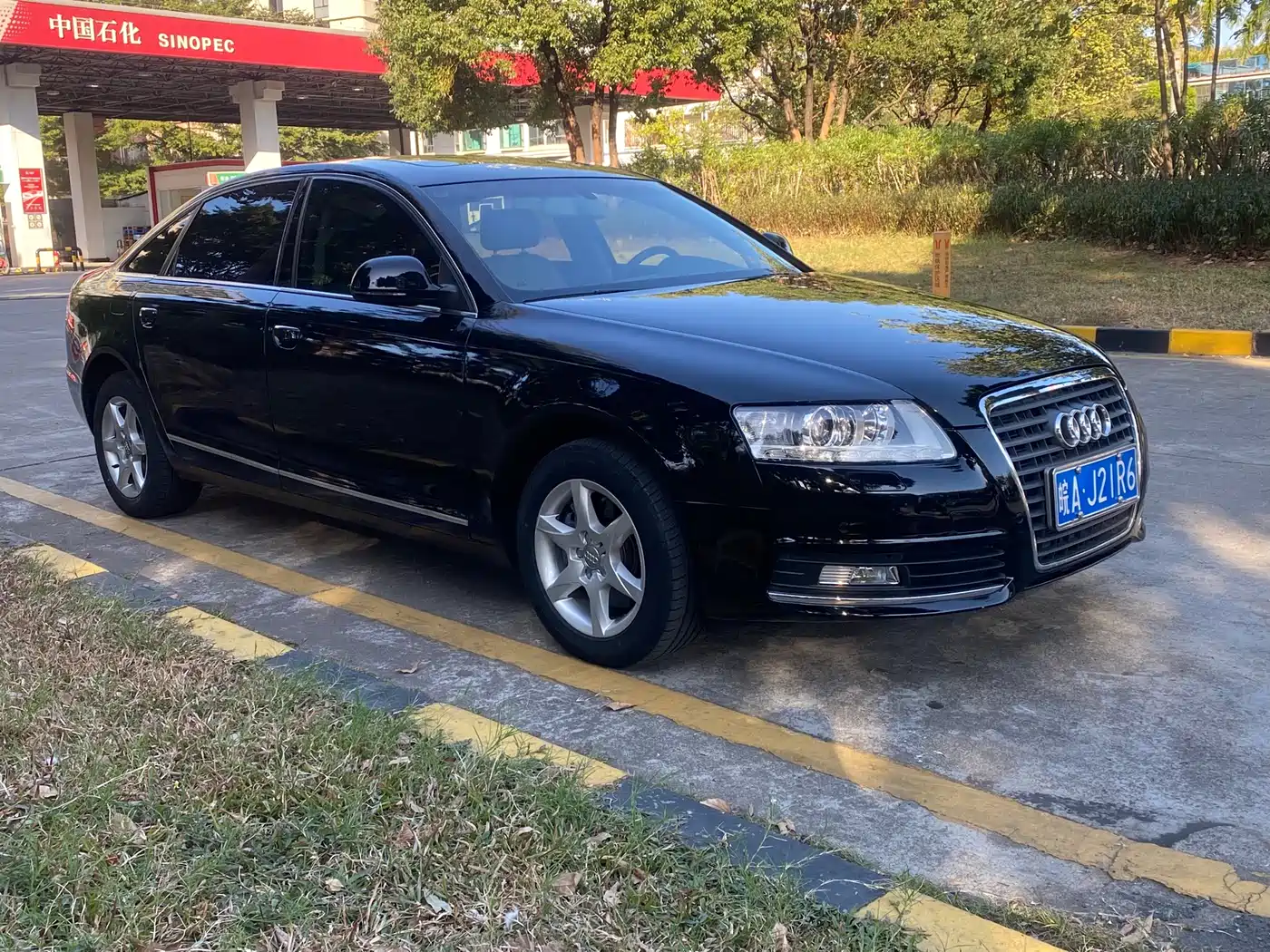 Audi A6L 2010 2.0 TFSI Automatic Standard фото 3