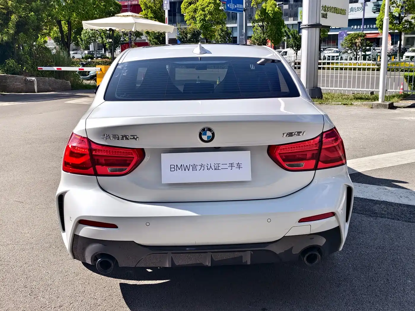 BMW 1 Series 2023 125i M Sport Shadow Edition фото 2
