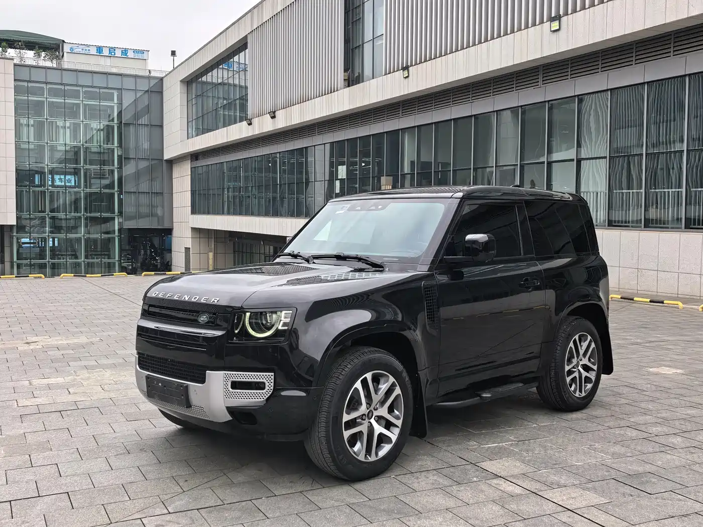 Land Rover Defender 2022 Model 90 3.0T P400 XS