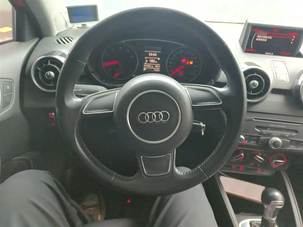 Audi A1 2014 30 TFSI Technology фото 7