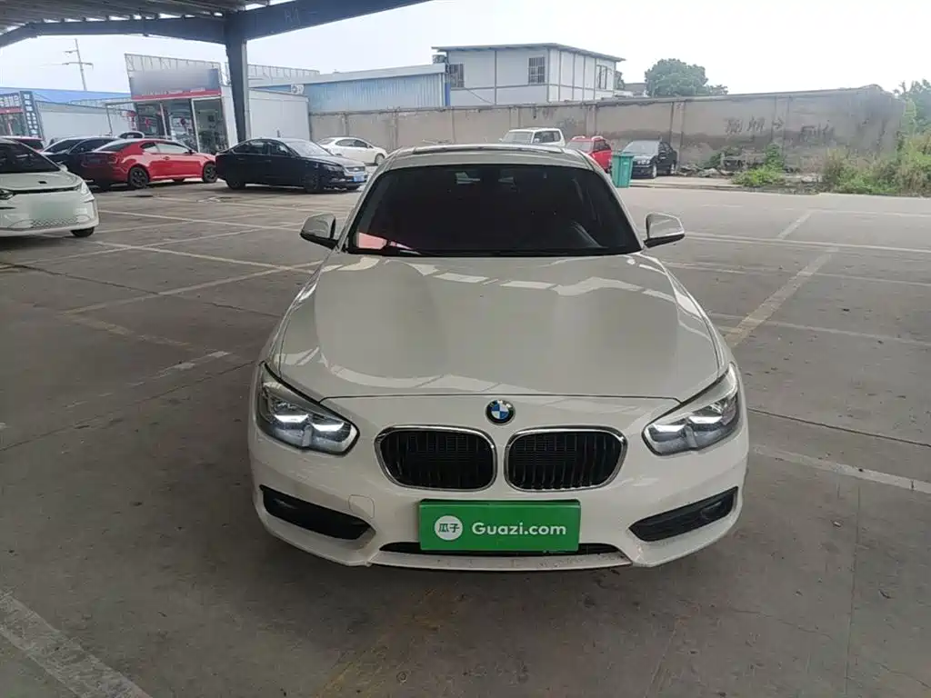 BMW 1 Series (Import) 2018 118i Leading фото 3