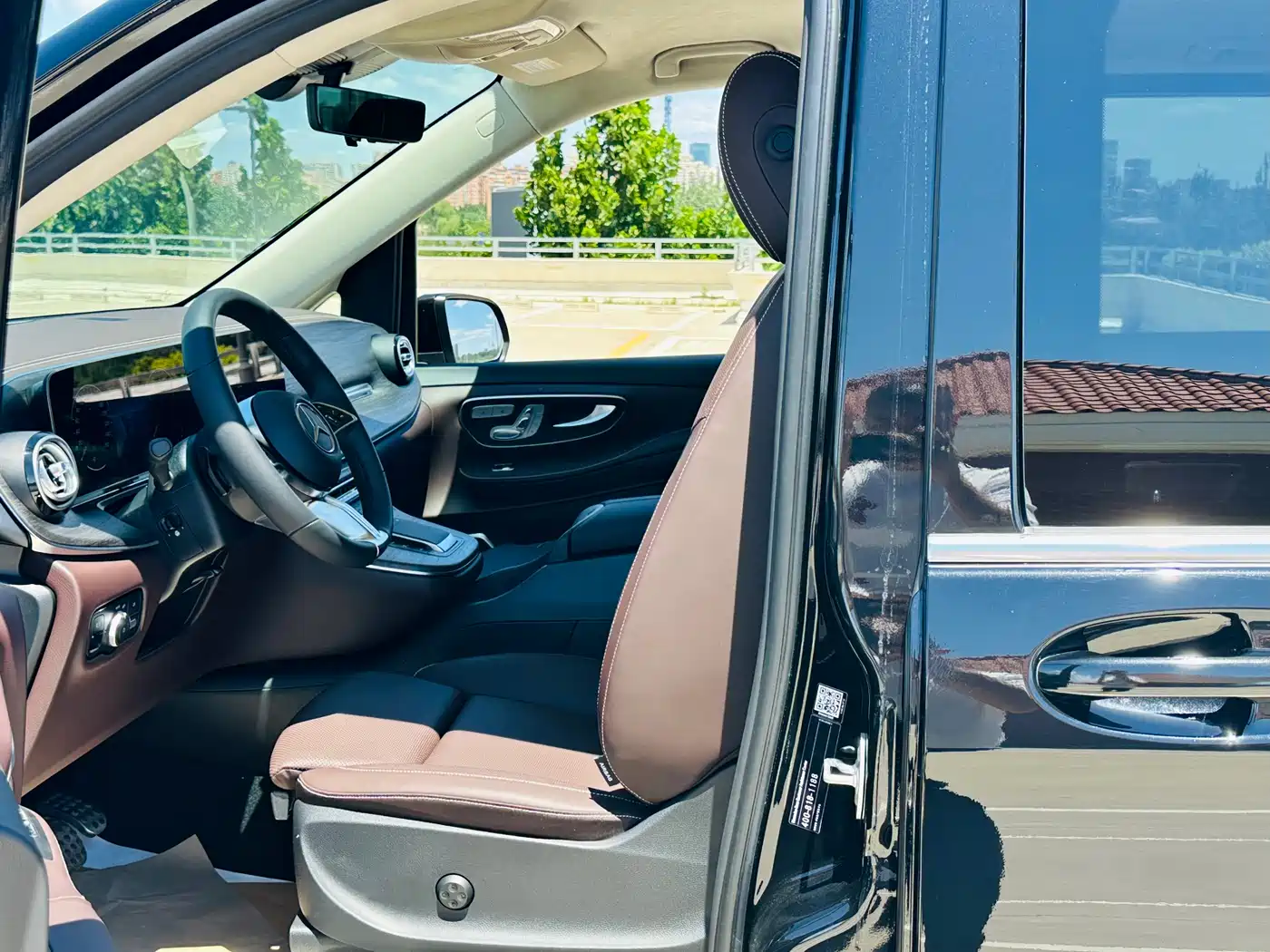 Mercedes-Benz V-Class 2024 V 300 L Long Wheelbase Luxury Edition фото 12