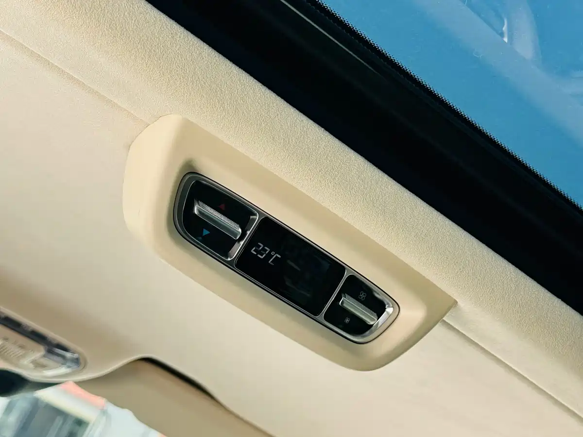 Mercedes-Benz V-Class 2024 V 300 L Long Wheelbase Luxury Edition фото 35