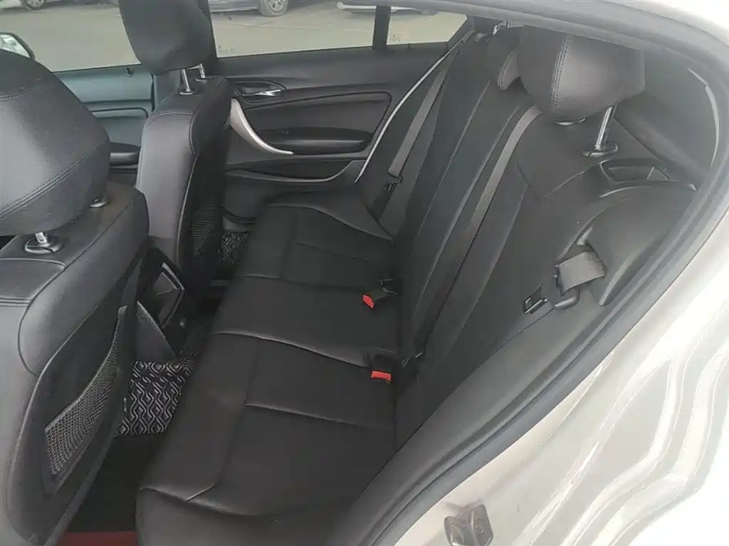 BMW 1 Series (Import) 2018 118i Leading фото 17