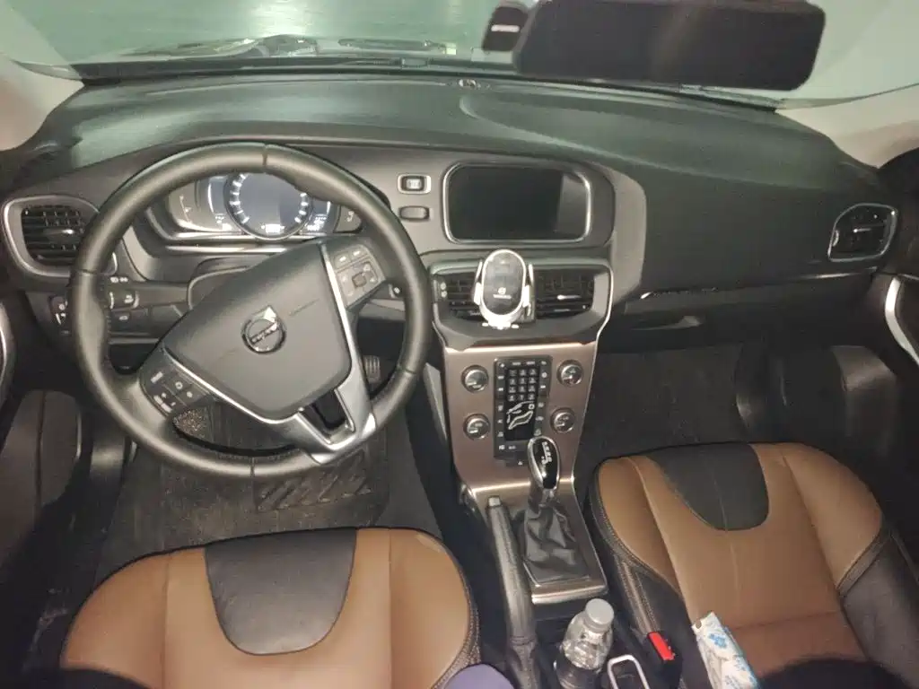 Volvo V40 2018 2017 Cross Country T5 AWD Inscription