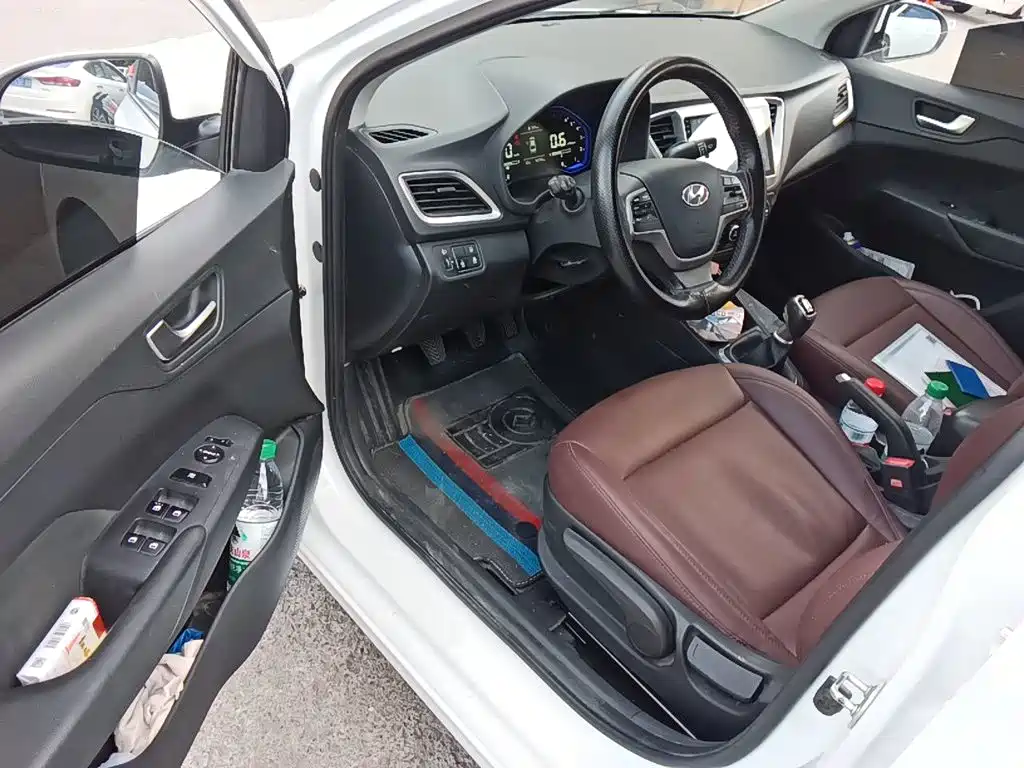 Photo 12 - Hyundai Verna
