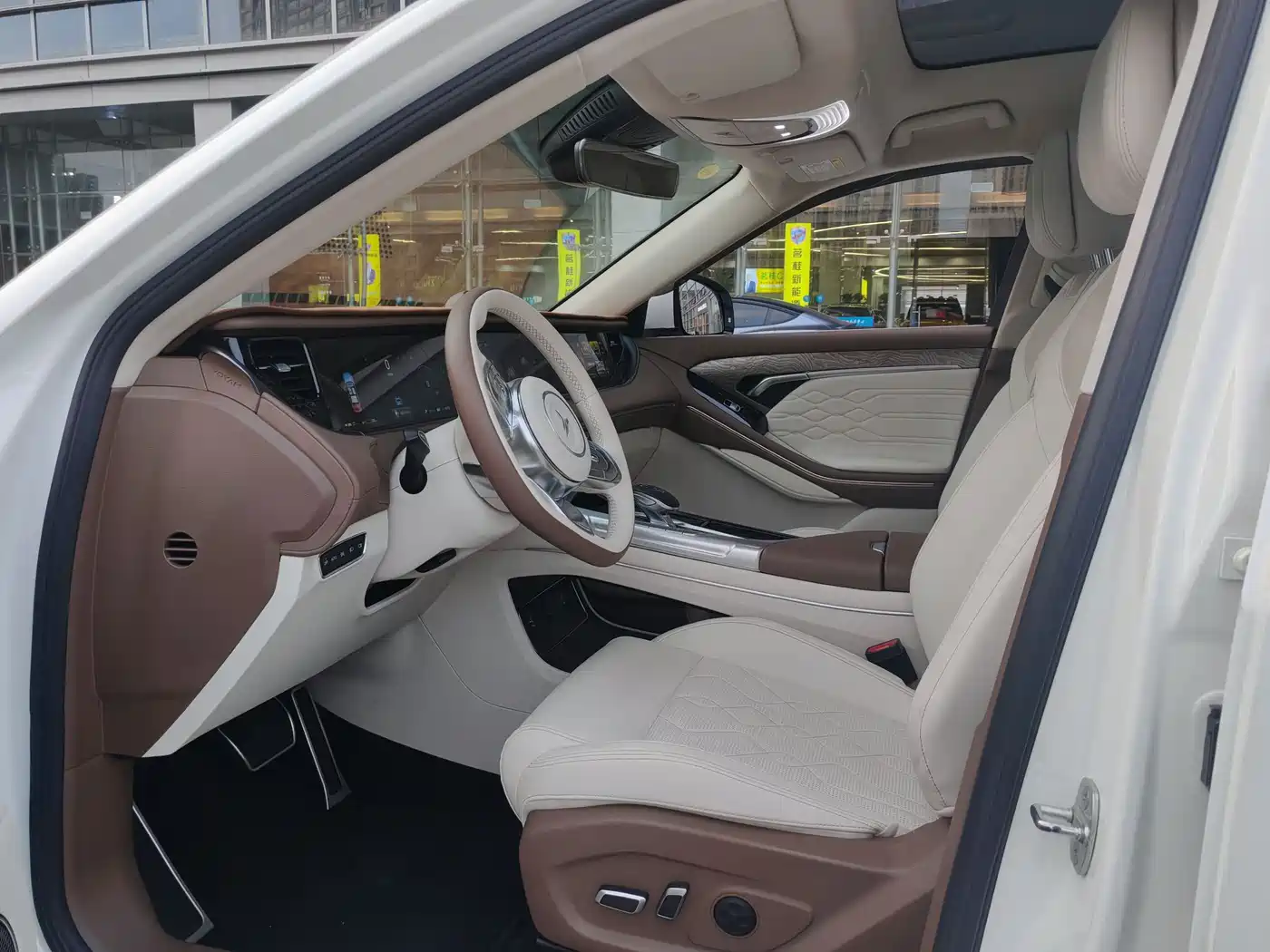 Voyah Auto VOYAH FREE 2021 AWD Standard Range Extender Exclusive Luxury Package фото 6