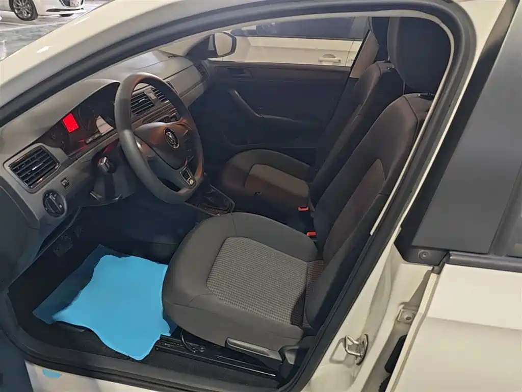 VOLKSWAGEN SANTANA