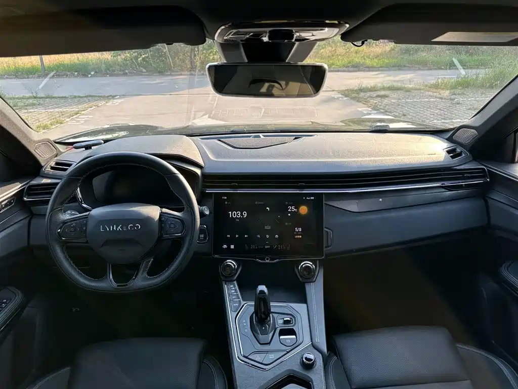 Lynk & Co 01 EM-P 2021 1.5TD PHEV Halo фото 10