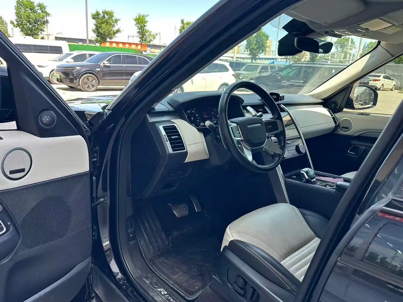 Land Rover Discovery 2021 360PS R-Dynamic SE фото 4
