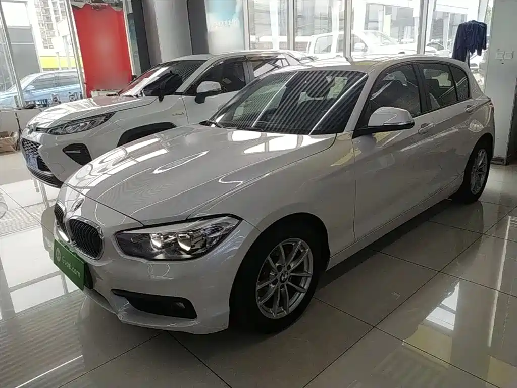 BMW 1 Series (Import) 2016 118i Leading фото 2