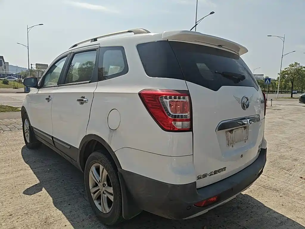 BAIC Huansu S3 2015 2014 1.5L Luxury (China IV)