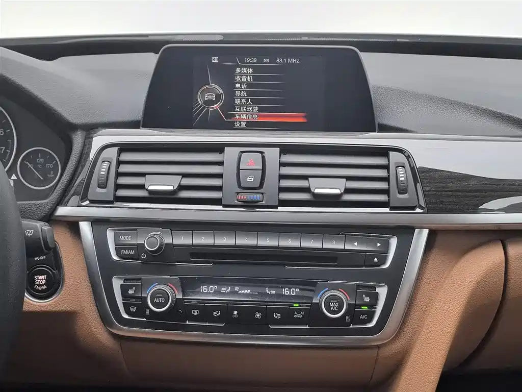BMW 3 Series GT 2016 320i Design Package фото 12
