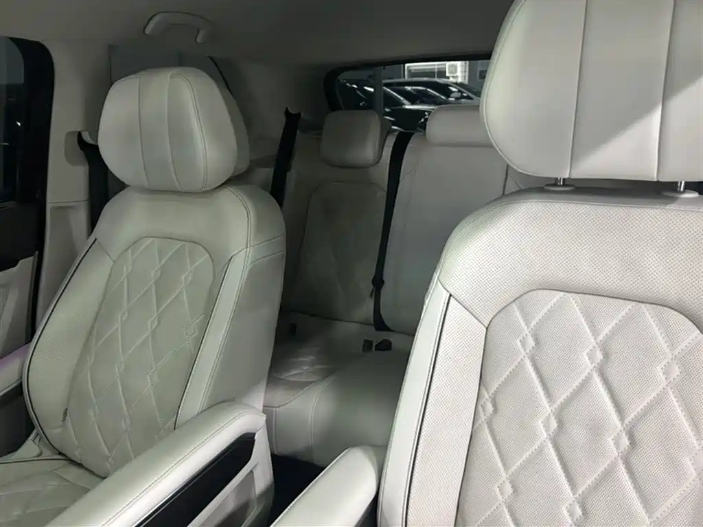 Volkswagen Viloran 2022 380TSI Premium Edition фото 16