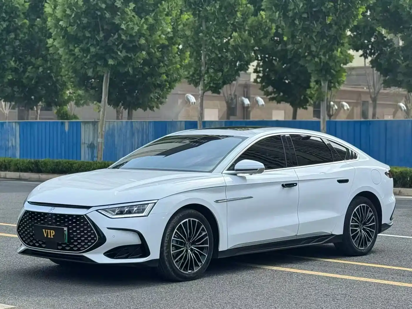 BYD Han 2023 DM-i Champion Edition 121KM Prestige