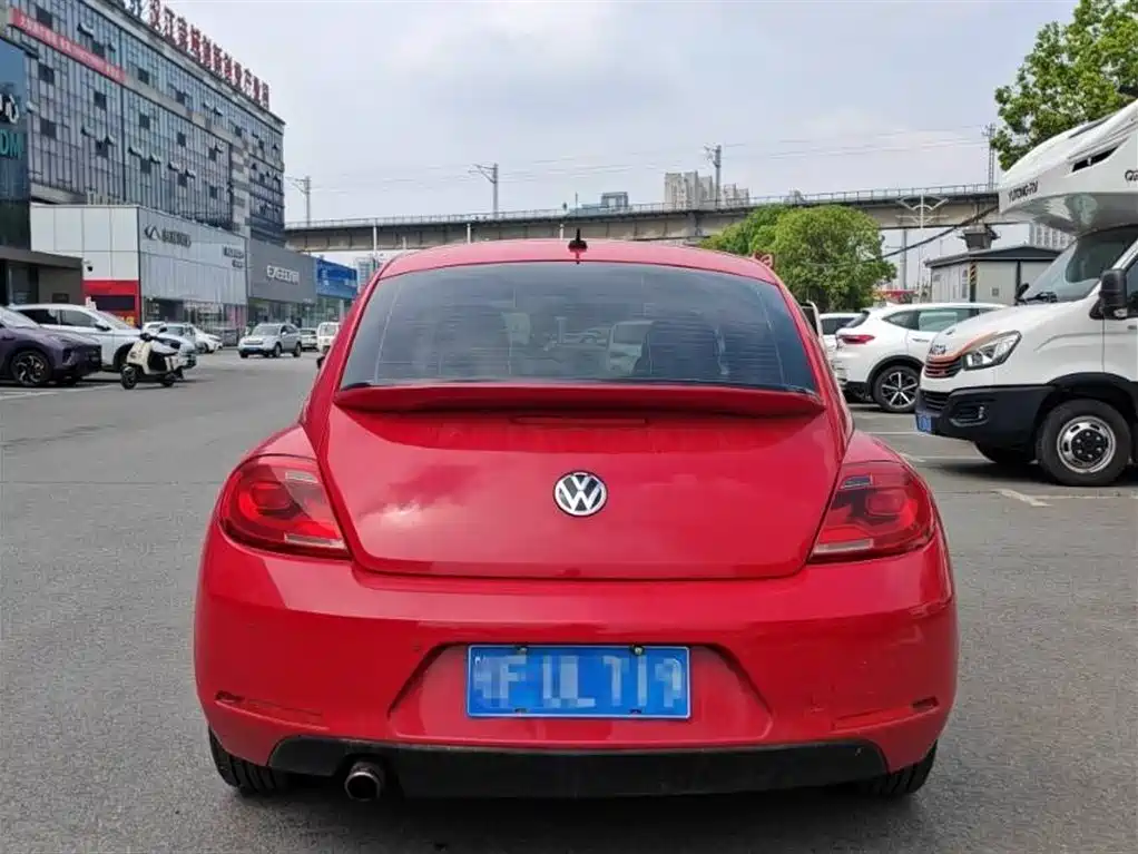 Volkswagen Beetle 2016 Model 180TSI Club Edition фото 5