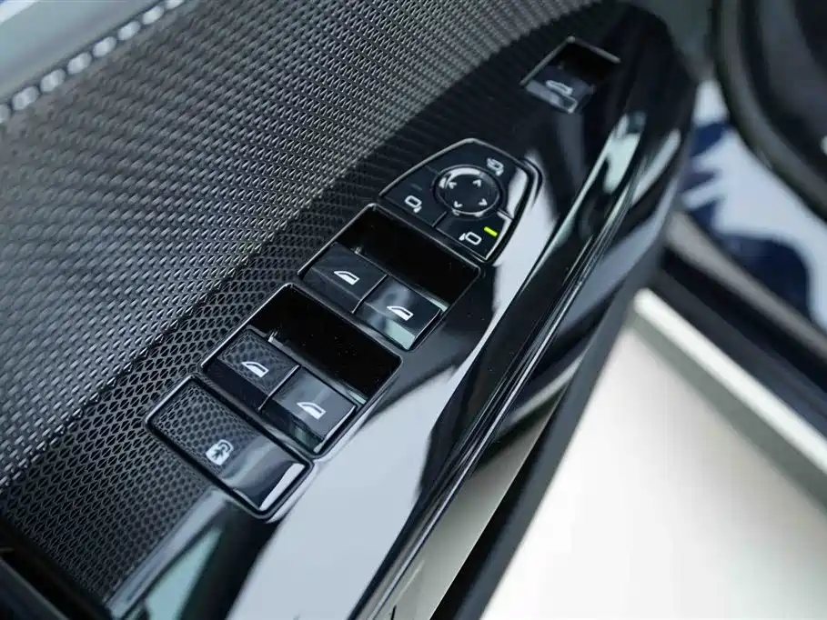BMW 7 Series 2023 Model 740Li Leading M Sport Package фото 11