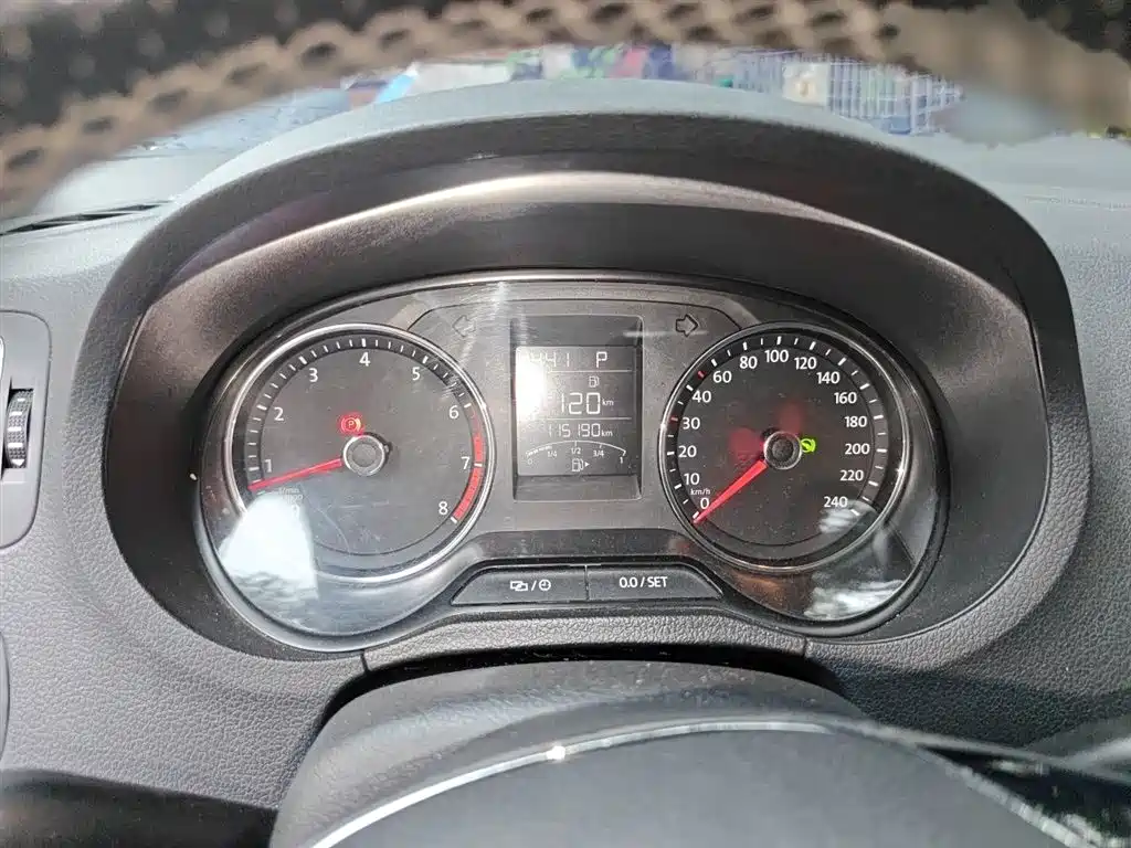 Volkswagen Polo 2016 1.6L Cross Polo Automatic фото 4
