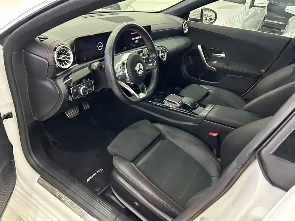 Mercedes-Benz CLA (Import) 2020 CLA 200 фото 4
