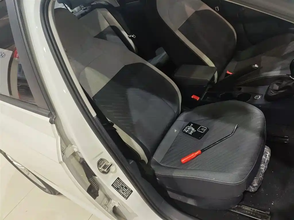 Volkswagen Lavida 2023 Xinrui 1.5L Auto Xinyi Edition фото 25