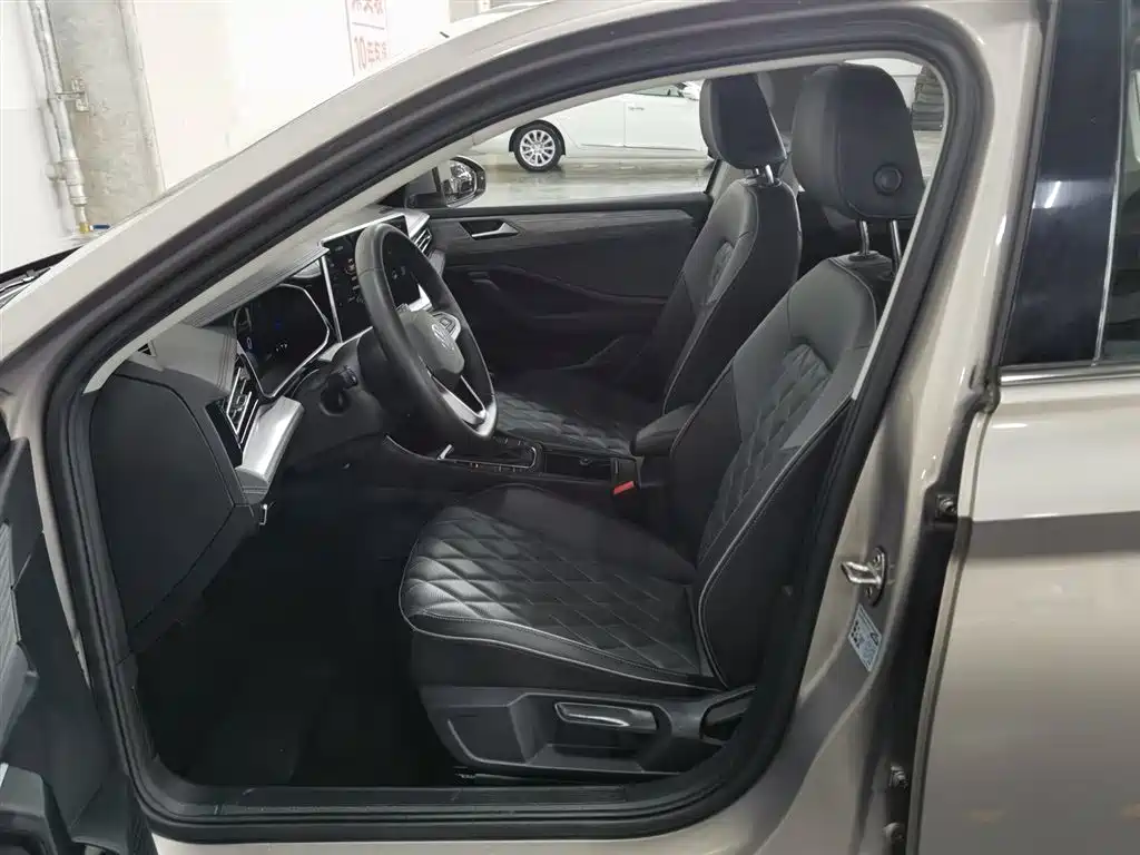 Volkswagen Sagitar 2023 300TSI DSG Surpassing Edition фото 10