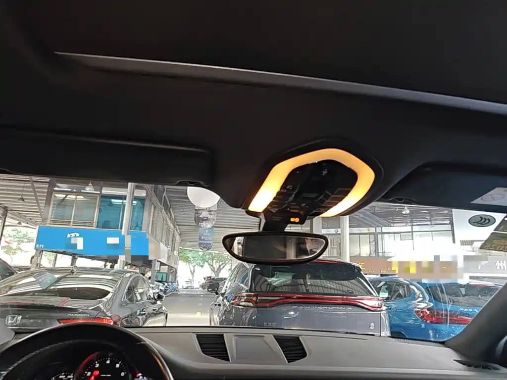 Porsche Macan 2016 Macan 2.0T фото 18